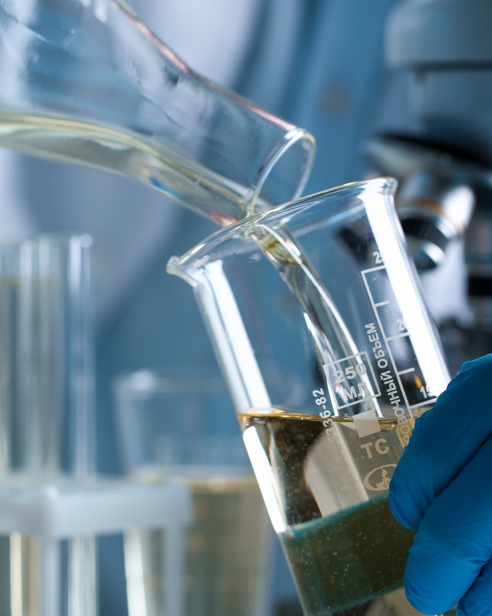 Male,Hand,Hold,Yellow,Liquid,In,Test,Tube.,Conveyor,Line