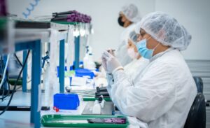 Medical device startups need clean rooms and equipment to fast-track new products to market. The right contract manufacturing partner can help