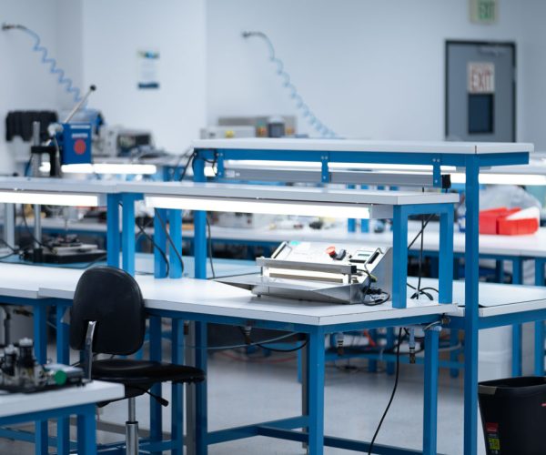 Spacious and well-lit Class 7 cleanroom facility equipped with workstations and tools for medical device manufacturing and assembly.Spacious and well-lit Class 7 cleanroom facility equipped with workstations and tools for medical device manufacturing and assembly.