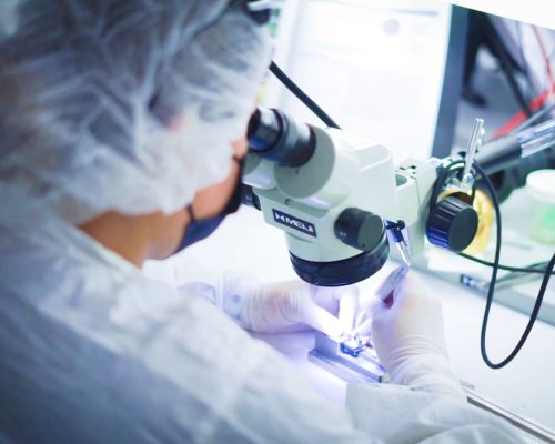 Technicians working in a sterile cleanroom assembling medical devices, representing LSO’s full-service manufacturing capabilities.