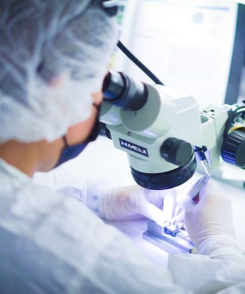 Medical Device Assembly – Life Science Outsourcing Technicians working in a sterile cleanroom assembling medical devices, representing LSO’s full-service manufacturing capabilities.