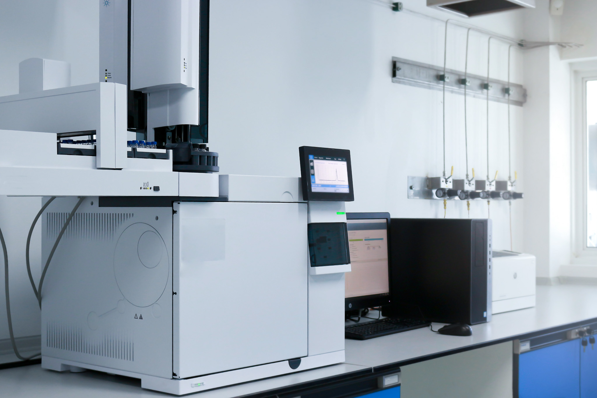 Gas chromatography system used for EO residual testing of sterilized medical devices in a modern laboratory environment.