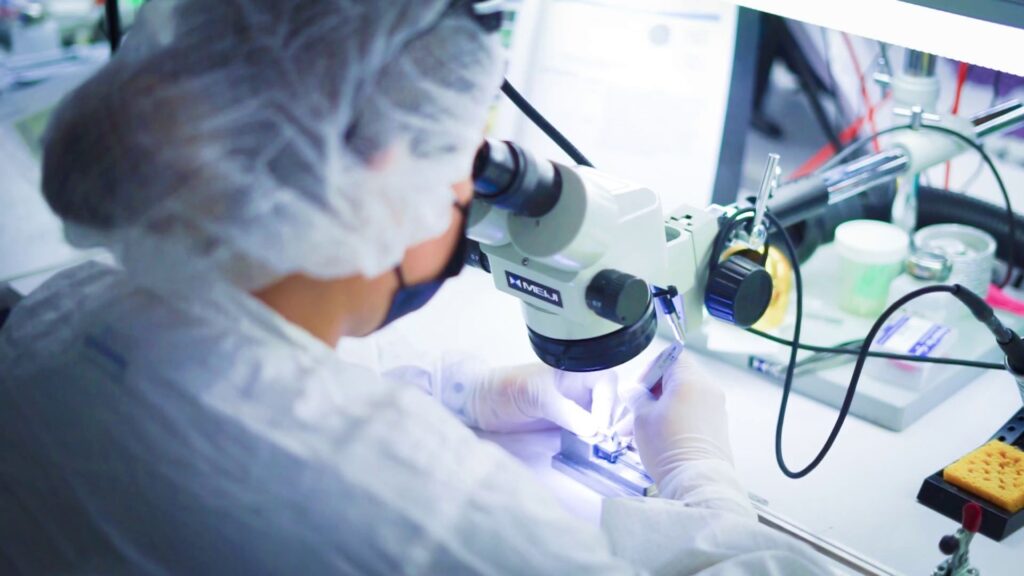 Technicians working in a sterile cleanroom assembling medical devices, representing LSO’s full-service manufacturing capabilities.