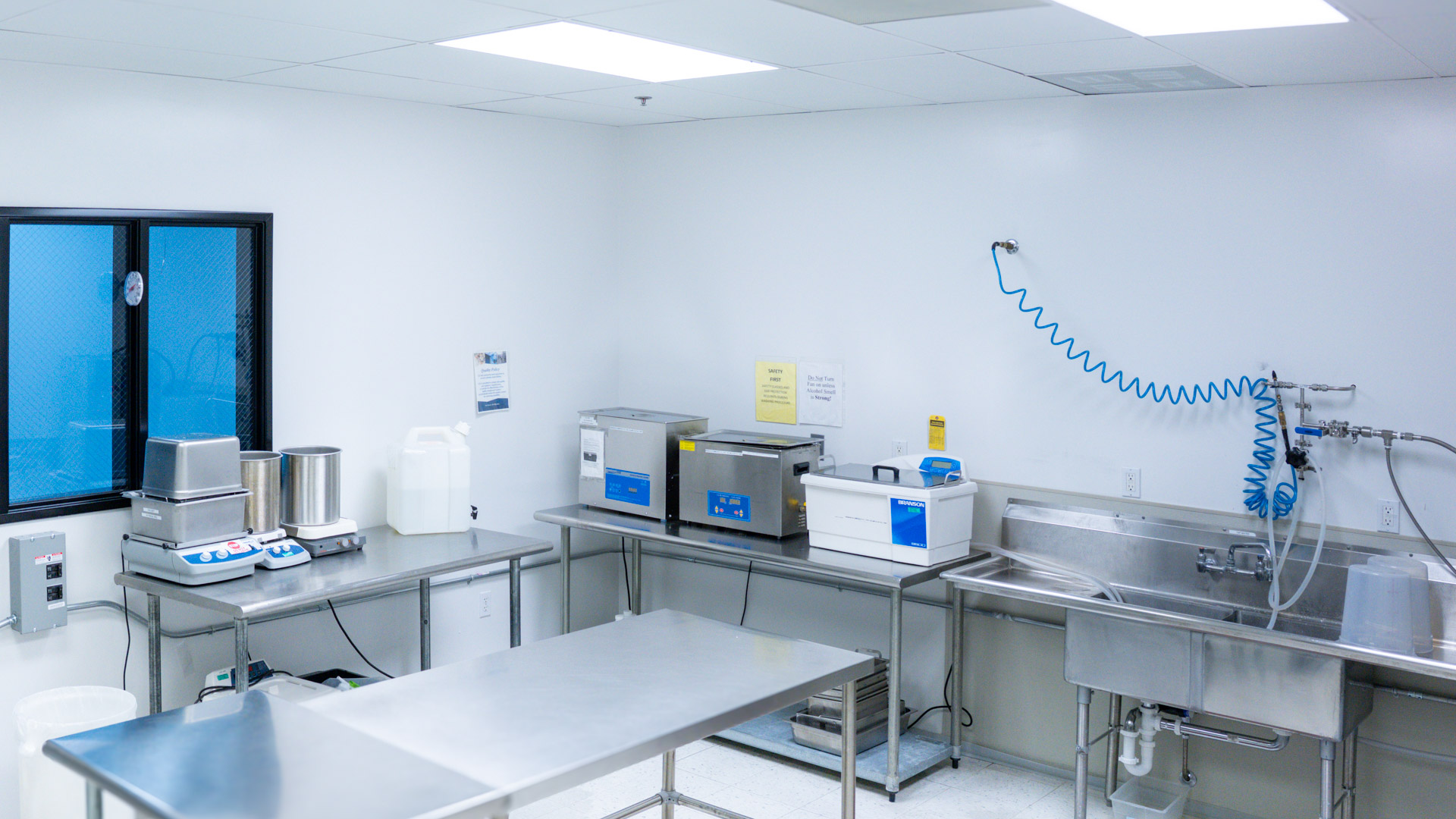 Cleanroom setup for medical device cleaning and passivation with ultrasonic cleaners and industrial sinks